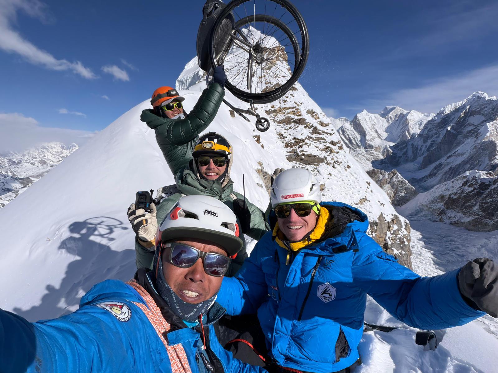 Swedish wheelchair athlete Aron Anderson summits Lobuche East